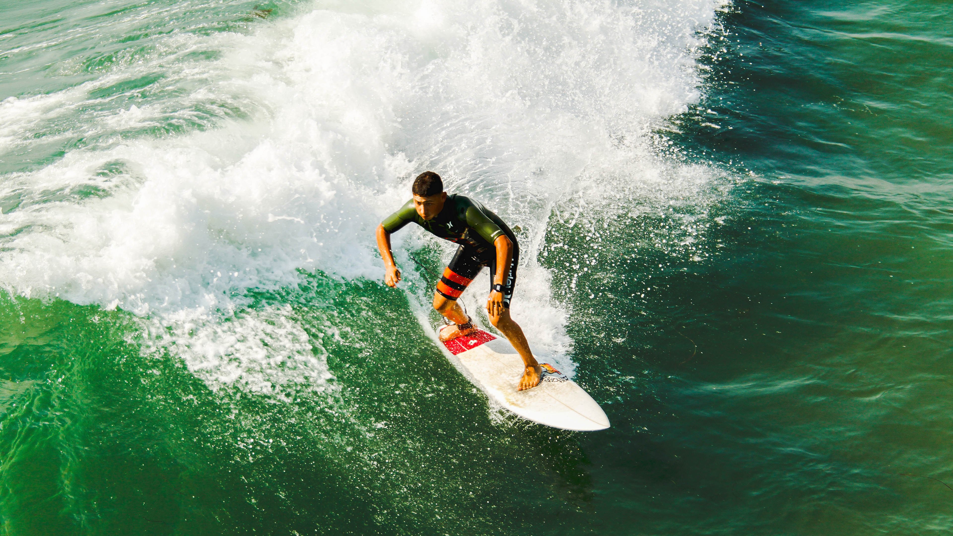哥伦比亚女足在巴黎奥运会比赛中表现出色，赢得奖杯，奥运会哥伦比亚女射手